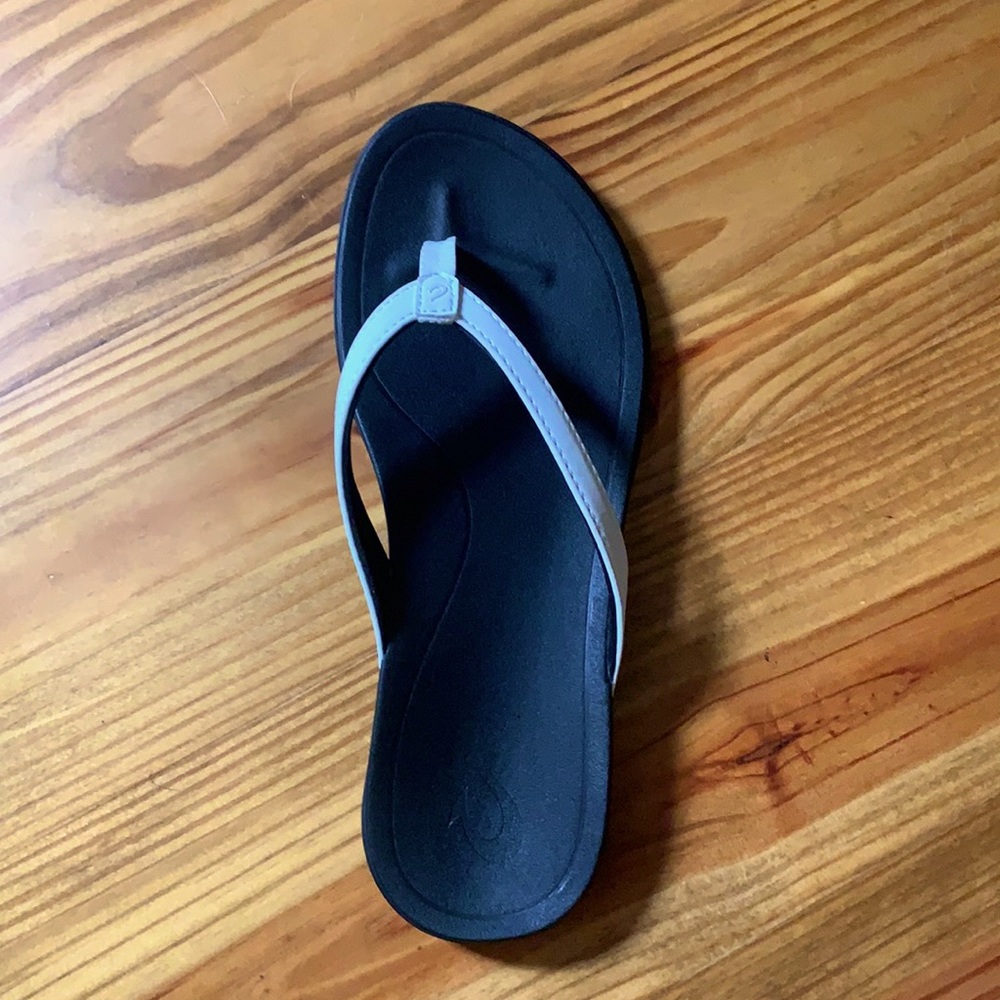 SINGLE OluKai flip flop